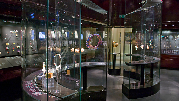 Jewellery - Victoria and Albert Museum