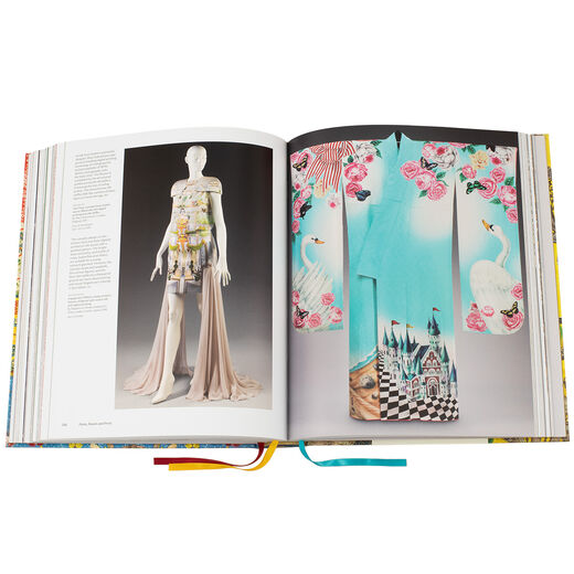 Silk: Fibre, Fabric & Fashion | V&A Books | V&A Shop