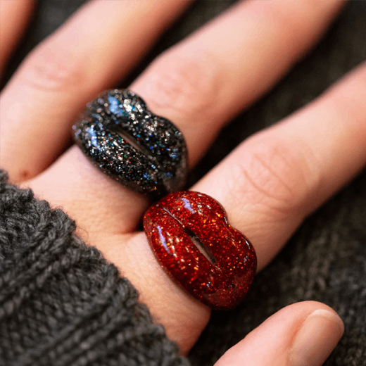 Black glitter ring by Solange
