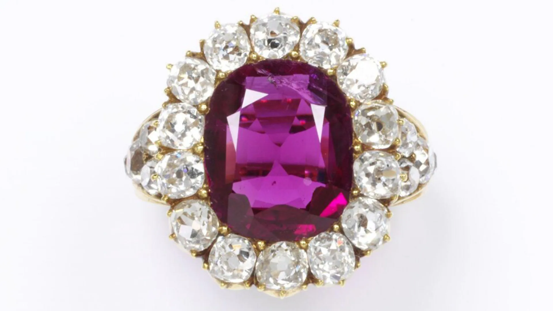 Ring, ruby with a border of rose- and brilliant-cut diamonds in a gold setting of about 1850, made in Europe