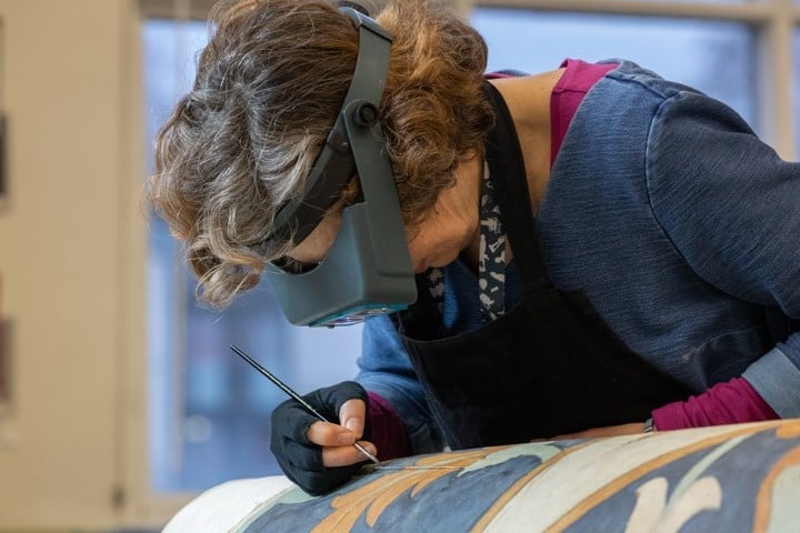 Conservation of a painted object